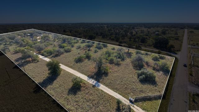 461 County Road 6723, Natalia, TX 78059