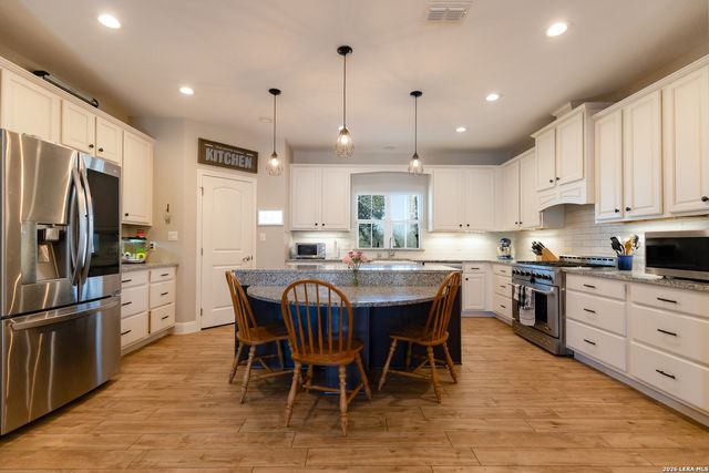 461 County Road 6723, Natalia, TX 78059