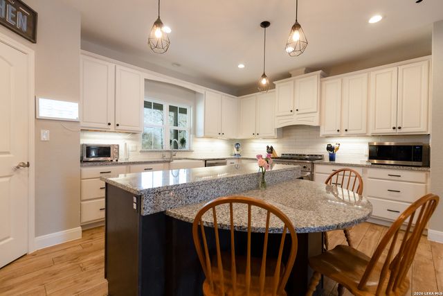 461 County Road 6723, Natalia, TX 78059