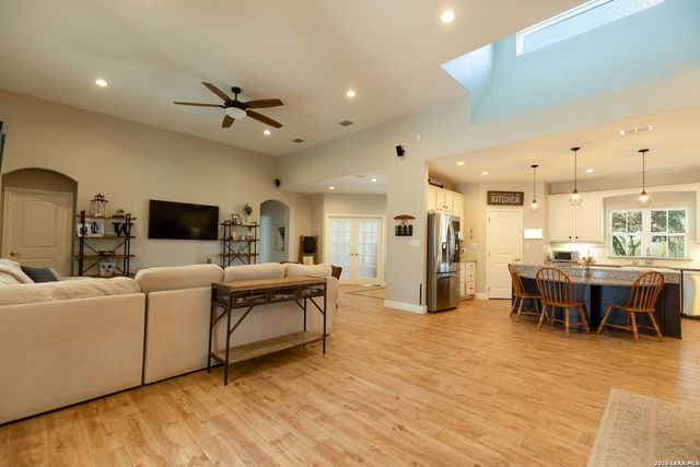 461 County Road 6723, Natalia, TX 78059