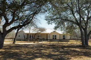 461 County Road 6723, Natalia, TX 78059