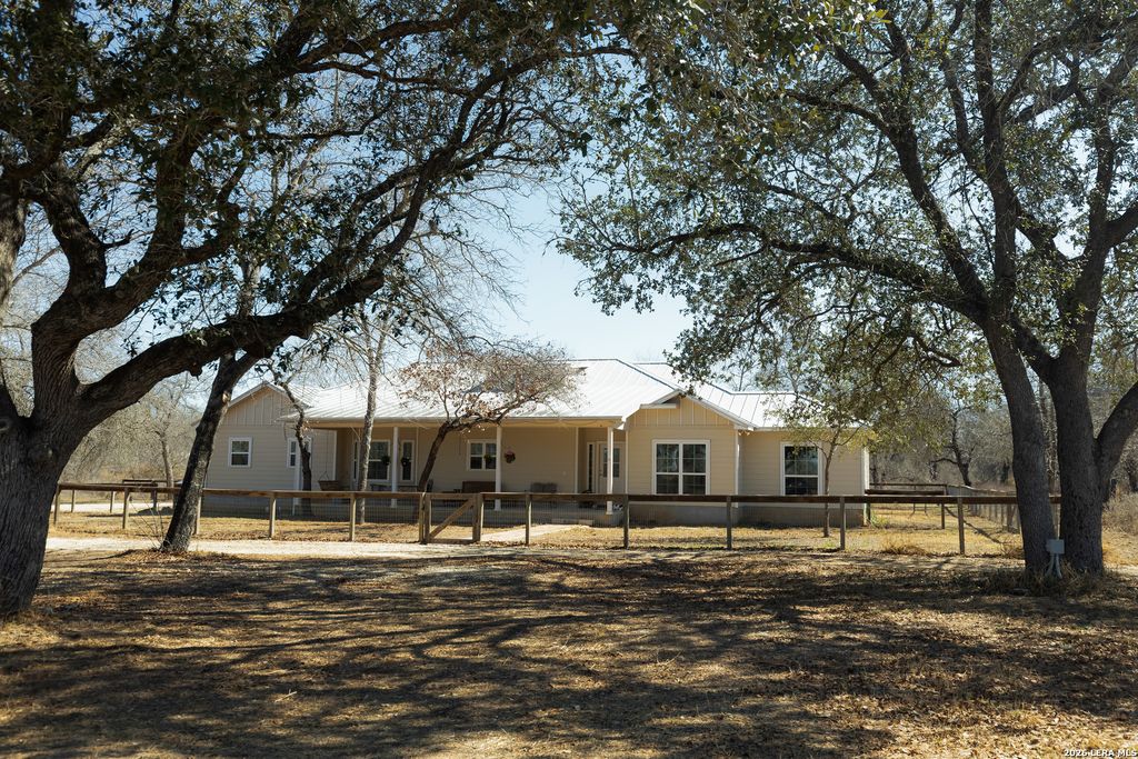 461 County Road 6723, Natalia, TX 78059
