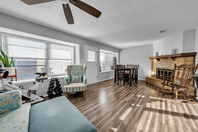 18 E Mountain Lane, Grand Prairie, TX 75052