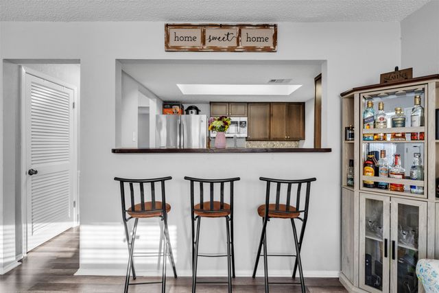 18 E Mountain Lane, Grand Prairie, TX 75052