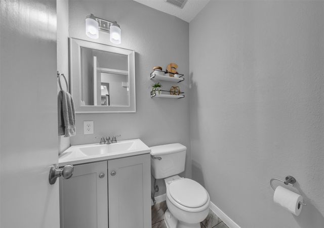 18 E Mountain Lane, Grand Prairie, TX 75052