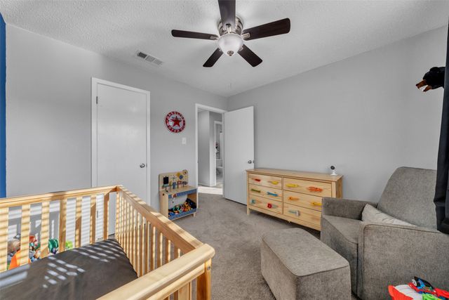 18 E Mountain Lane, Grand Prairie, TX 75052