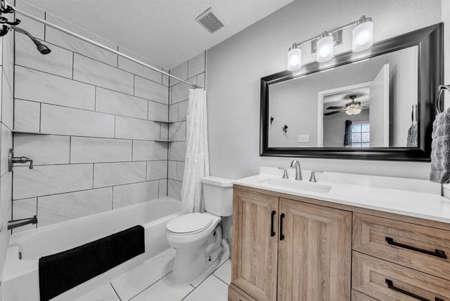 18 E Mountain Lane, Grand Prairie, TX 75052