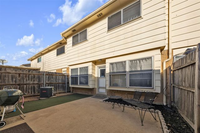 18 E Mountain Lane, Grand Prairie, TX 75052