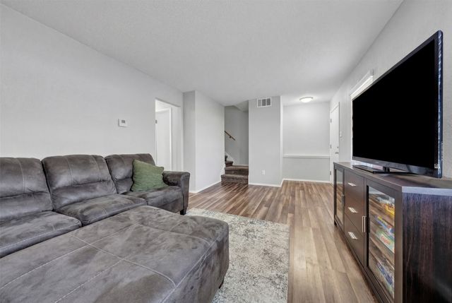 18 E Mountain Lane, Grand Prairie, TX 75052