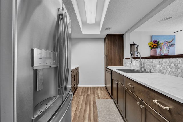 18 E Mountain Lane, Grand Prairie, TX 75052