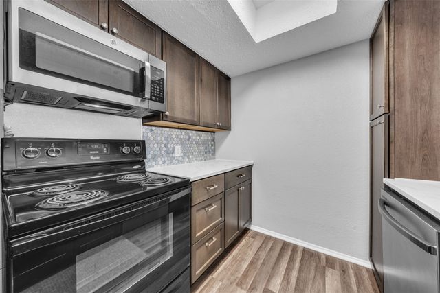 18 E Mountain Lane, Grand Prairie, TX 75052