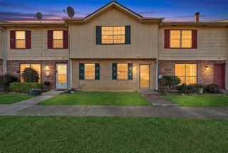 18 E Mountain Lane, Grand Prairie, TX 75052