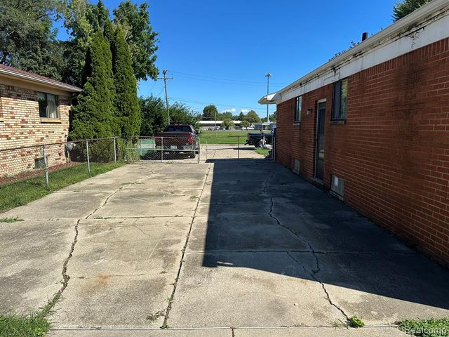 18734 Florida Street, Roseville, MI 48066