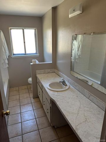 18734 Florida Street, Roseville, MI 48066