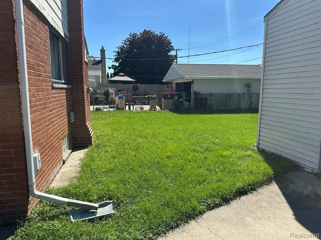 18734 Florida Street, Roseville, MI 48066