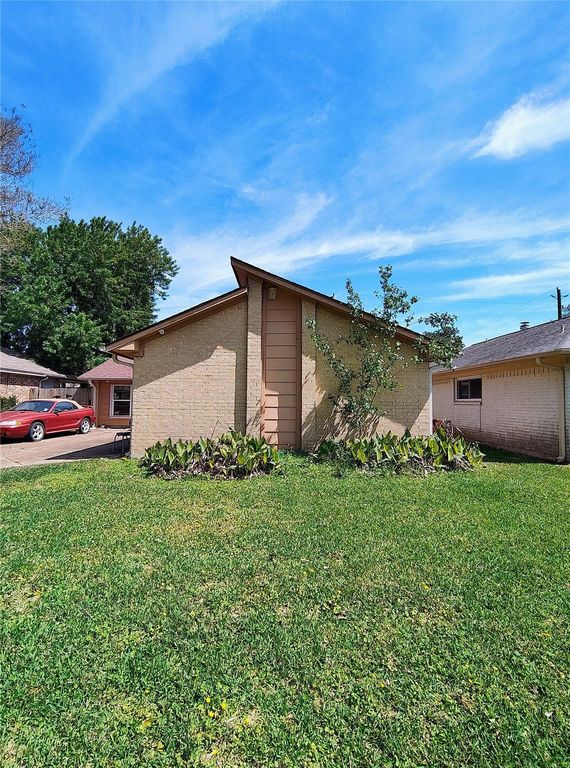 4827 Caroline Street, Pasadena, TX 77586