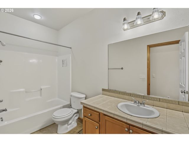 2132 Se 143RD Ave, Portland, OR 97233