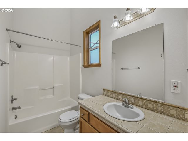 2132 Se 143RD Ave, Portland, OR 97233