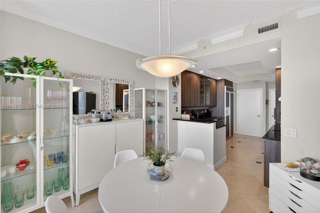 21050 Point Pl 2202, Aventura, FL 33180