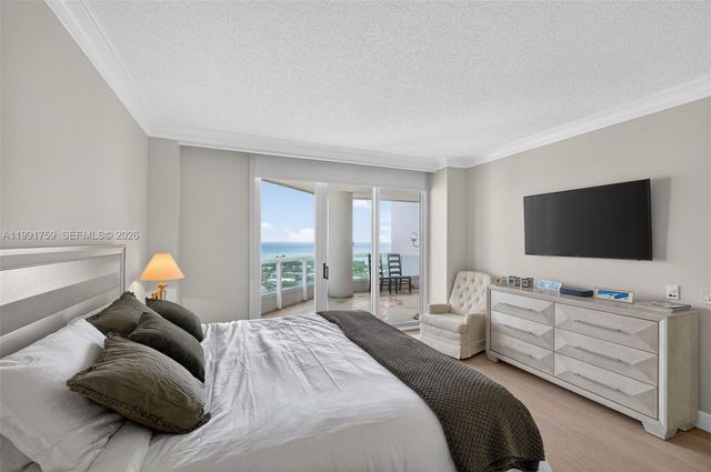 21050 Point Pl 2202, Aventura, FL 33180