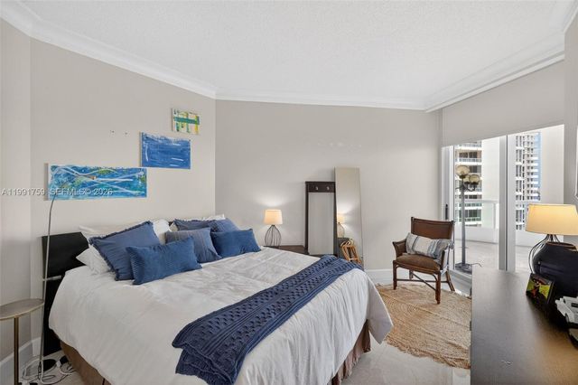 21050 Point Pl 2202, Aventura, FL 33180