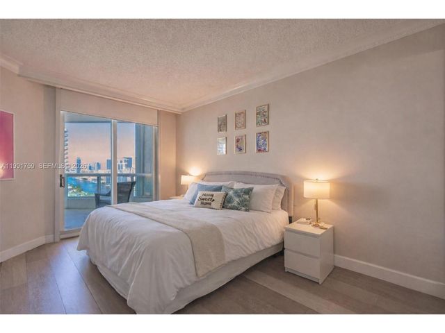 21050 Point Pl 2202, Aventura, FL 33180