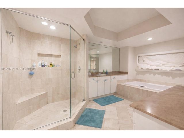21050 Point Pl 2202, Aventura, FL 33180