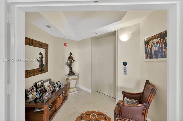 21050 Point Pl 2202, Aventura, FL 33180