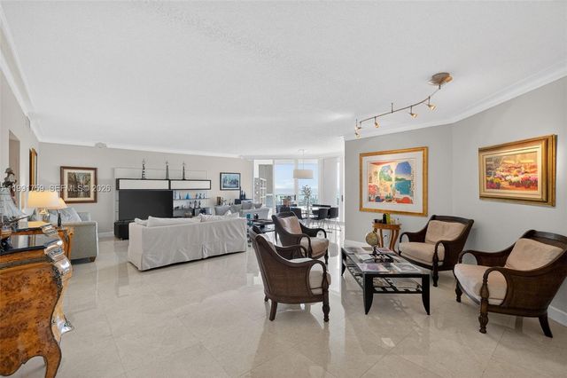 21050 Point Pl 2202, Aventura, FL 33180