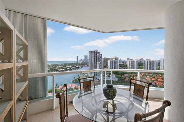 21050 Point Pl 2202, Aventura, FL 33180