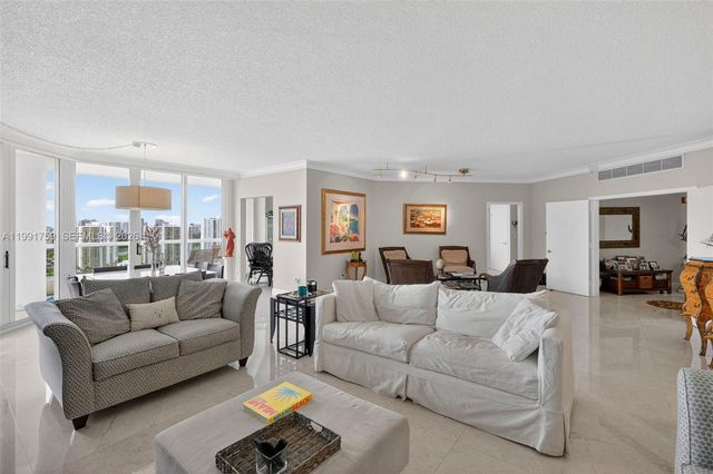 21050 Point Pl 2202, Aventura, FL 33180