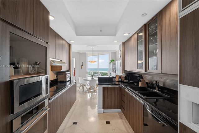 21050 Point Pl 2202, Aventura, FL 33180