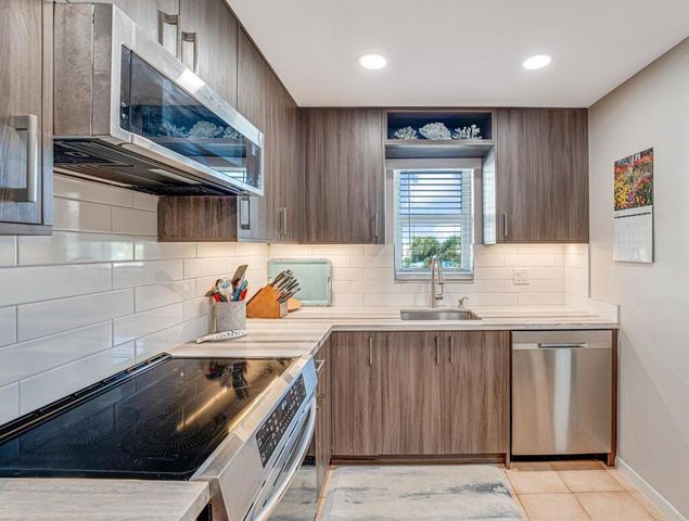 760 E Ocean Avenue 303, Boynton Beach, FL 33435