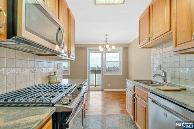 6600 JFK Blvd E 17 N, West New York, NJ 07093