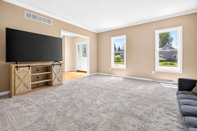 2415 MAPLE GROVE DRIVE, Neenah, WI 54956