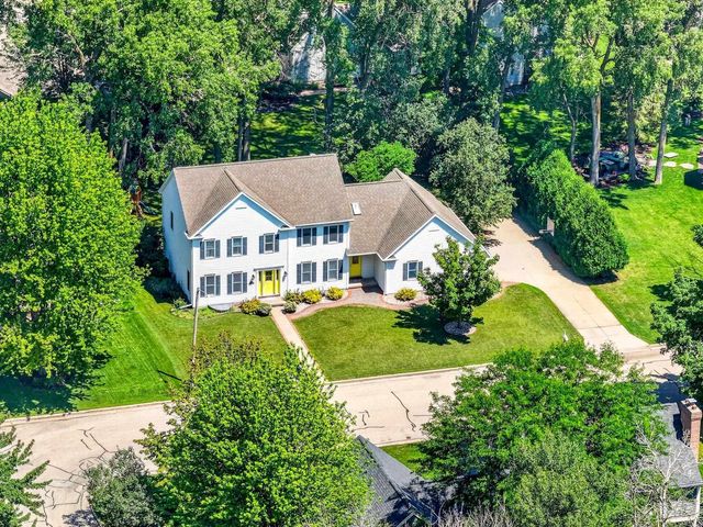 2415 MAPLE GROVE DRIVE, Neenah, WI 54956