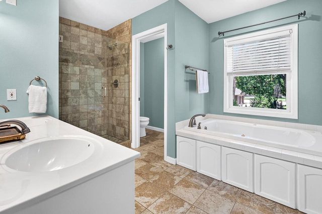 2415 MAPLE GROVE DRIVE, Neenah, WI 54956