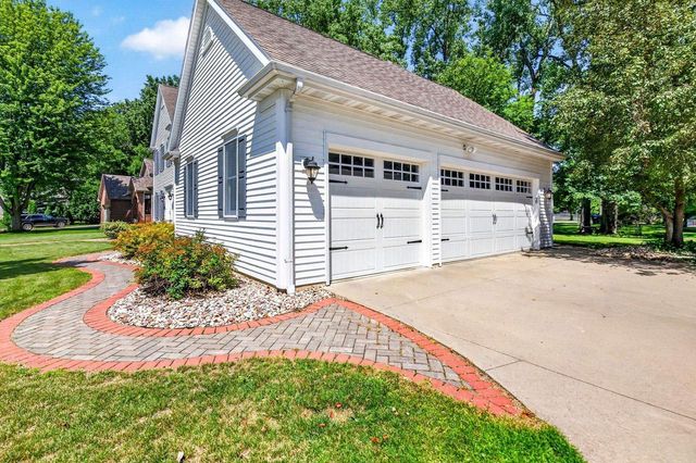 2415 MAPLE GROVE DRIVE, Neenah, WI 54956