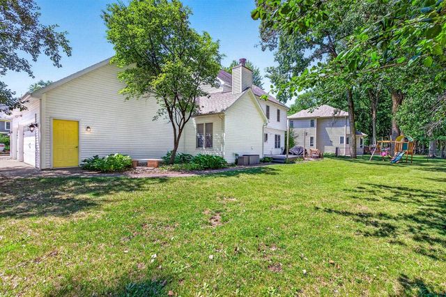 2415 MAPLE GROVE DRIVE, Neenah, WI 54956