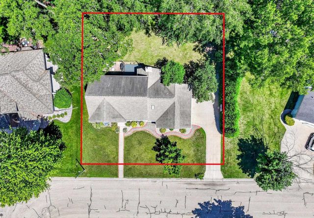 2415 MAPLE GROVE DRIVE, Neenah, WI 54956