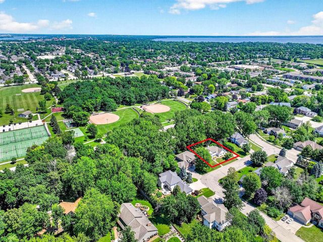 2415 MAPLE GROVE DRIVE, Neenah, WI 54956