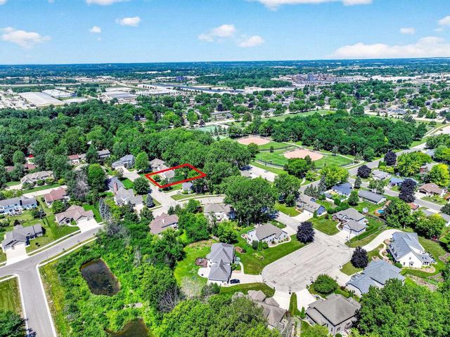 2415 MAPLE GROVE DRIVE, Neenah, WI 54956
