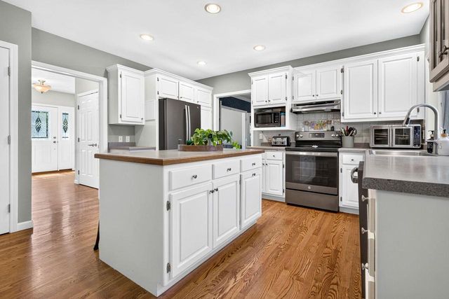 2415 MAPLE GROVE DRIVE, Neenah, WI 54956