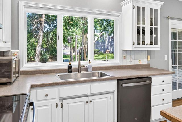 2415 MAPLE GROVE DRIVE, Neenah, WI 54956