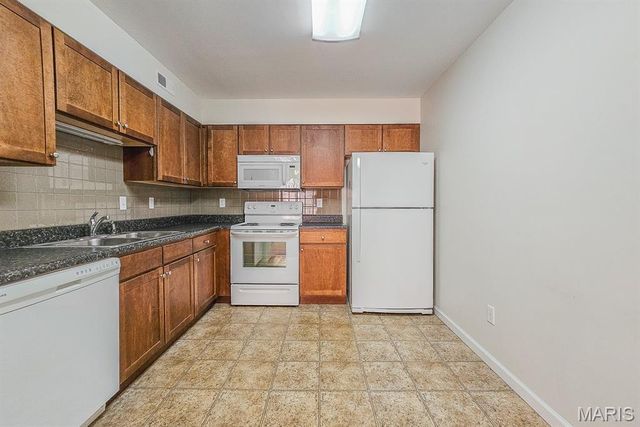 9218 Bent Pine Court F, St Louis, MO 63126
