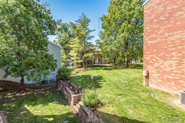 9218 Bent Pine Court F, St Louis, MO 63126