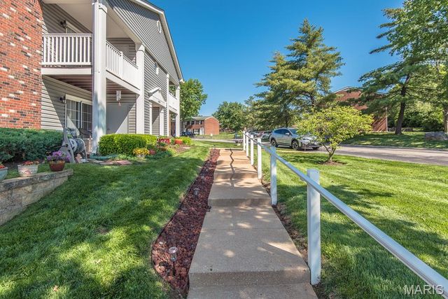 9218 Bent Pine Court F, St Louis, MO 63126