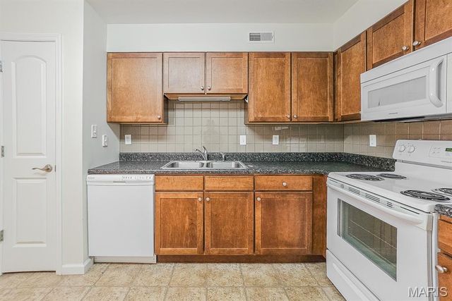 9218 Bent Pine Court F, St Louis, MO 63126