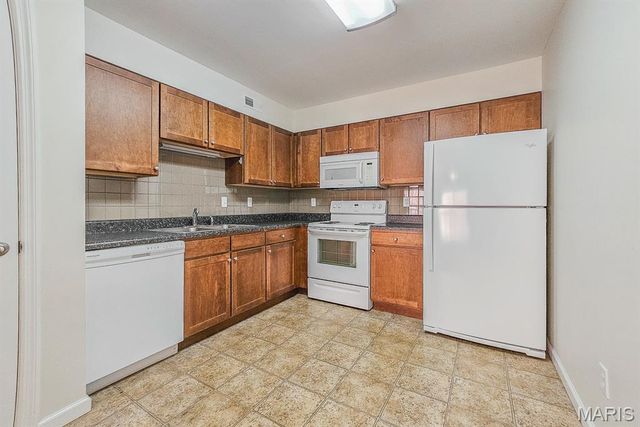 9218 Bent Pine Court F, St Louis, MO 63126