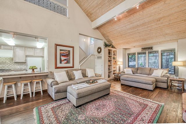 39571 Crest Point Ln, Shaver Lake, CA 93664